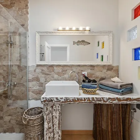 Views I By Escapehome Apartment